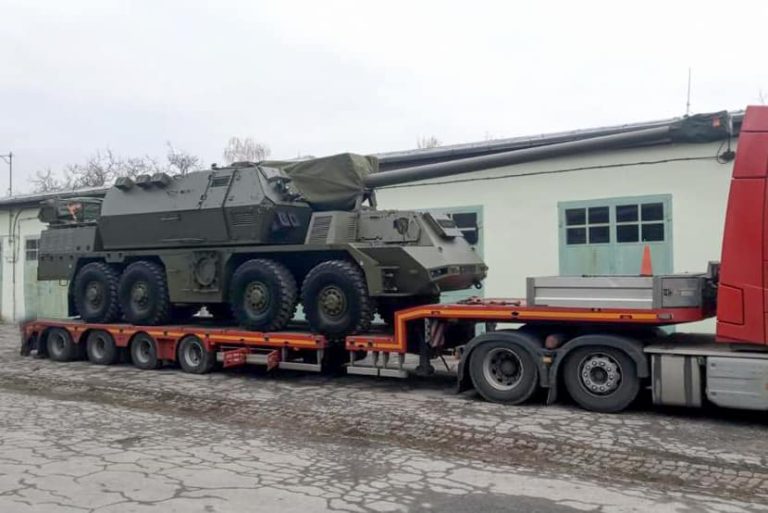 Slovensko odovzdalo Ukrajine posledné z 30 bojových vozidiel
