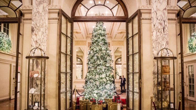Pokochajte sa vianočnou výzdobou v luxusných hoteloch