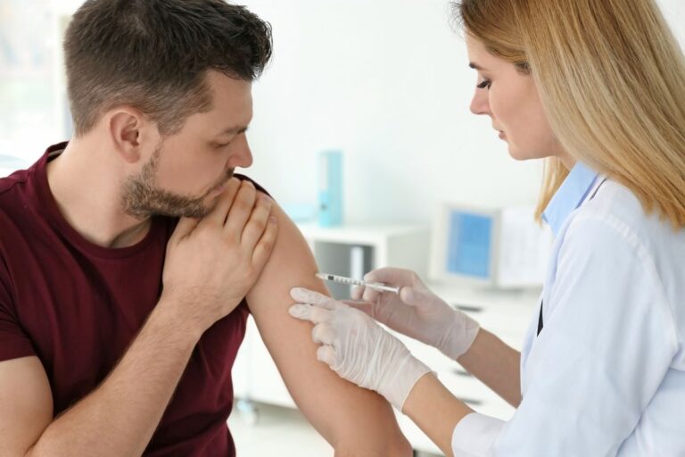 Zaočkovanosť proti chrípke máme jednu z najnižších v EÚ, očkovanie v lekárňach nás priblíži k vyspelému svetu