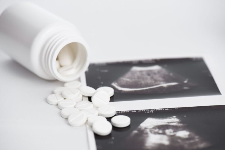 Liberáli navrhujú, aby sa umelé ukončenie tehotenstva mohlo vykonať medikamentóznou formou