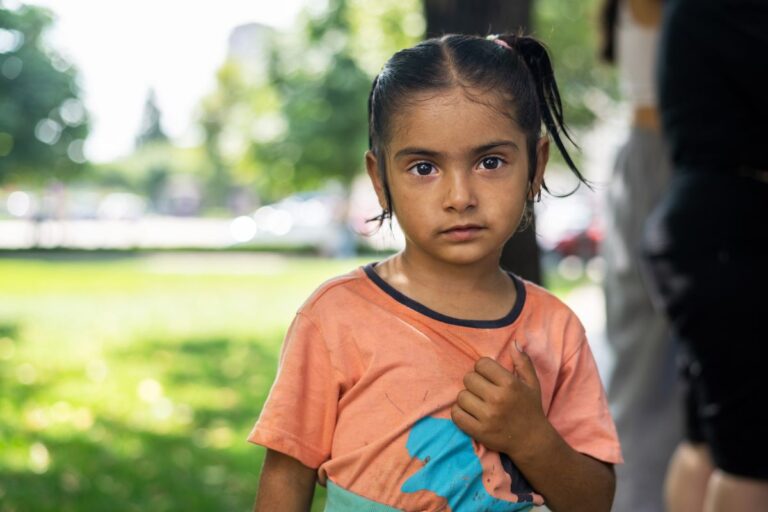 Počet detí v hmotnej núdzi na Slovensku za posledný polrok stúpol