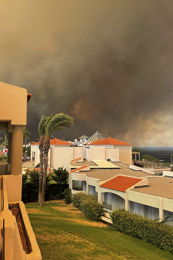 Grécko pre požiare vyhlásilo na ostrove Rodos výnimočný stav