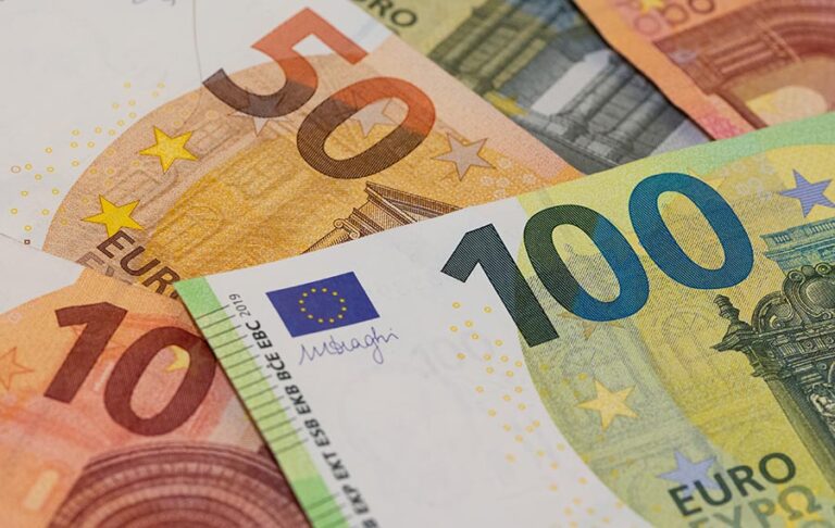 Štát si opäť predajom dlhopisov požičal stovky miliónov eur