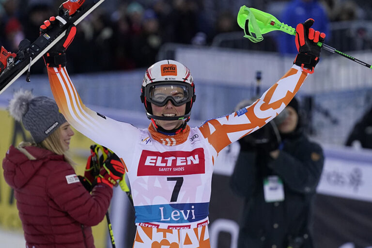 Vlhovej suverénny triumf v sobotňajšom slalome v Levi, získala už šiesteho soba
