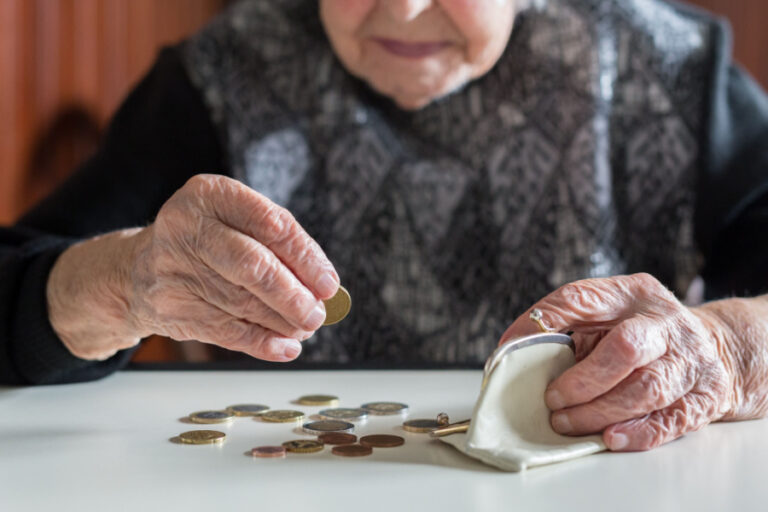 Rozpočtová rada kritizuje dve opatrenia Ficovej vlády v prospech dôchodcov