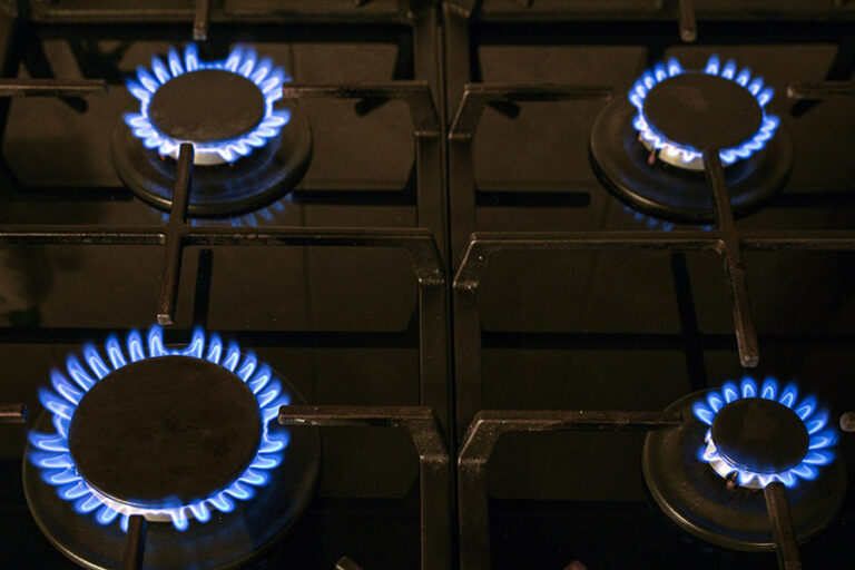 Plyn dodávaný domácnostiam bude lacnejší