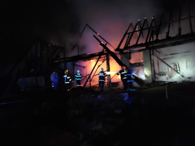 V Hybiach horelo humno na dvore rodinného domu, požiar sa zaobišiel bez zranení